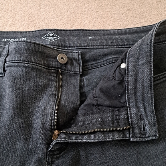 St. John's Bay Jeans Women's 16 Black Wash Straight Leg Stretch Denim - Picture 6 of 9